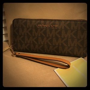 Michael Kors Jet Set Travel Zip Around Wristlet